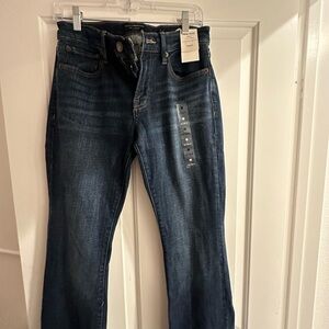 NWT Brand new Lucky Brand Mid Rise size 6